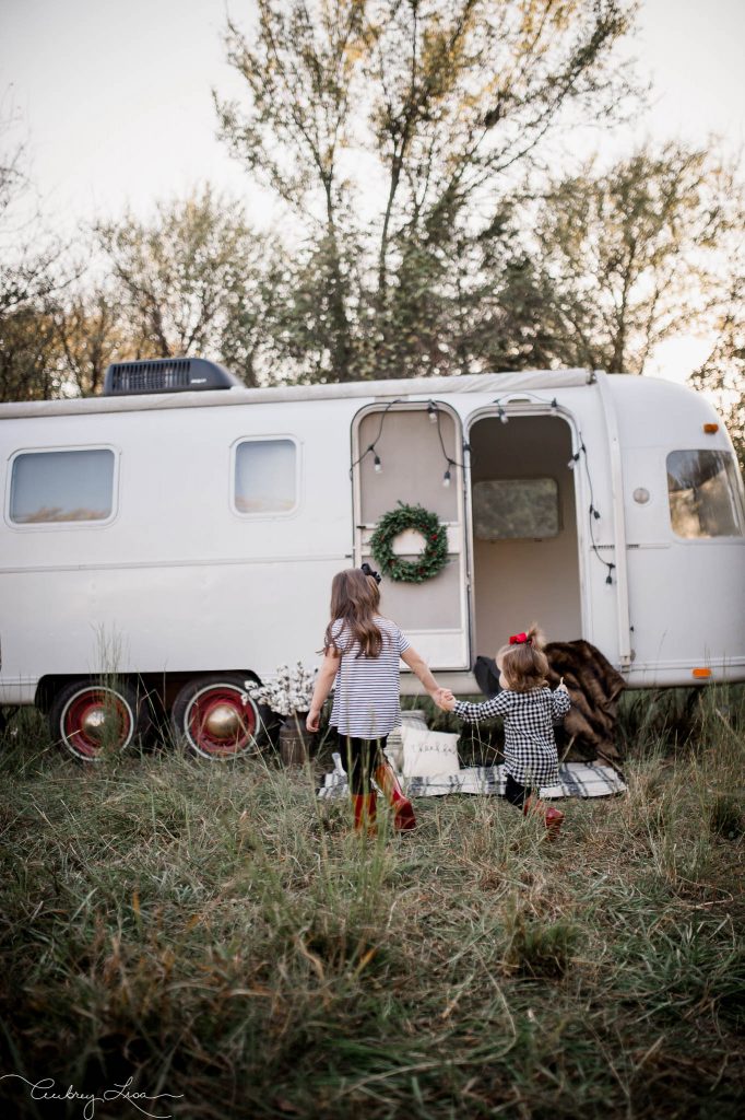 Camper Photo Shoot from The Farm Girl Blog // farmgirlblogs.com