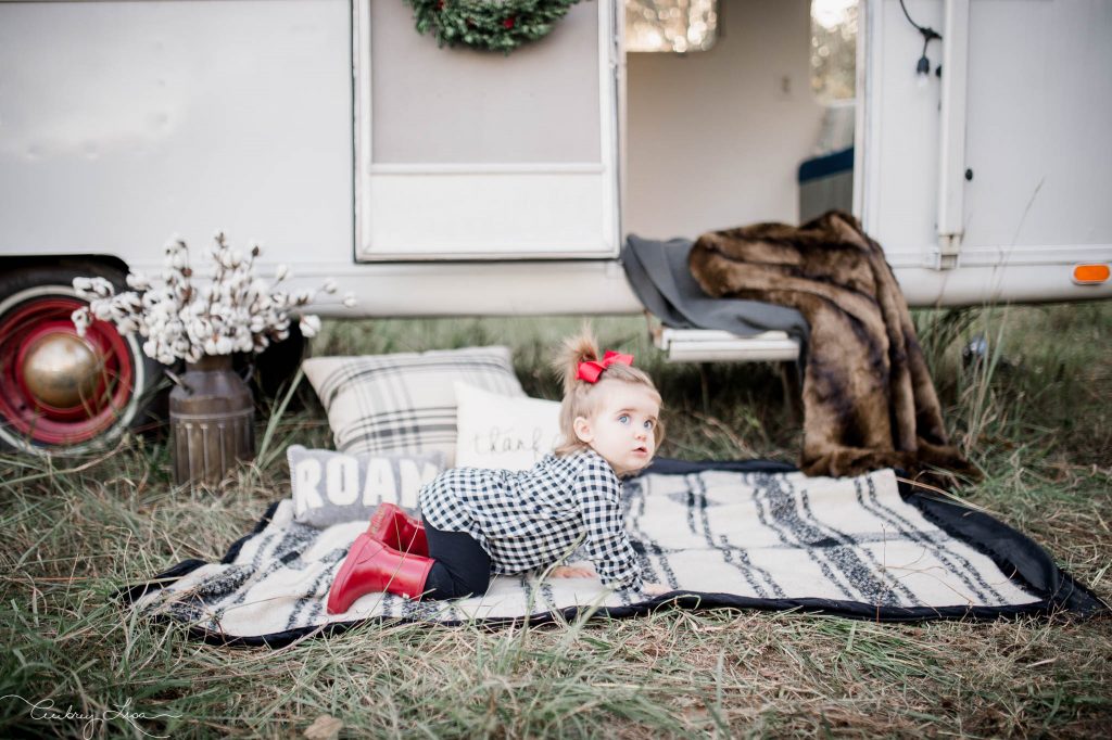 Camper Photo Shoot from The Farm Girl Blog // farmgirlblogs.com